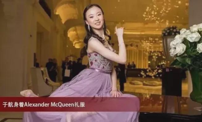 美大团建她被嘲疯了OG真人顶级白富(图38)