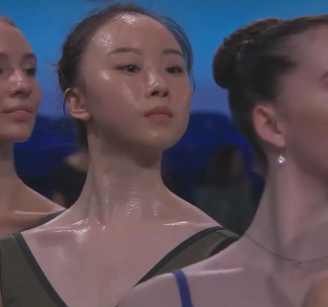 美大团建她被嘲疯了OG真人顶级白富