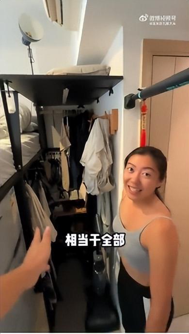 5平米晚上睡衣柜顶客厅宽敞还有大阳台OG真人游戏女子香港花近400万买1(图5)