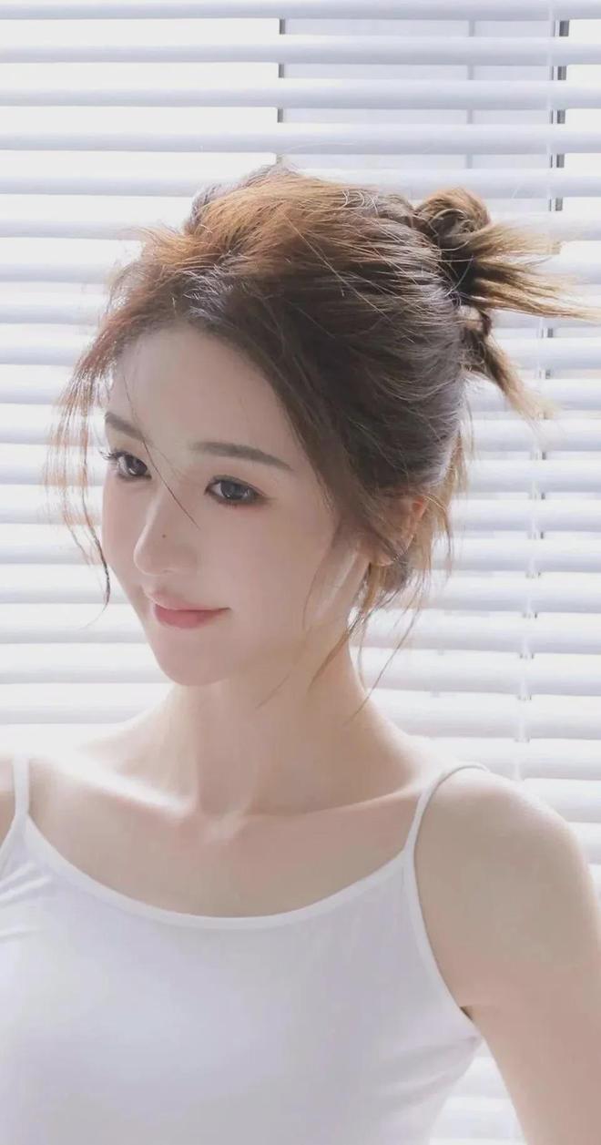 售的秘密》中文OG真人《女销(图1)