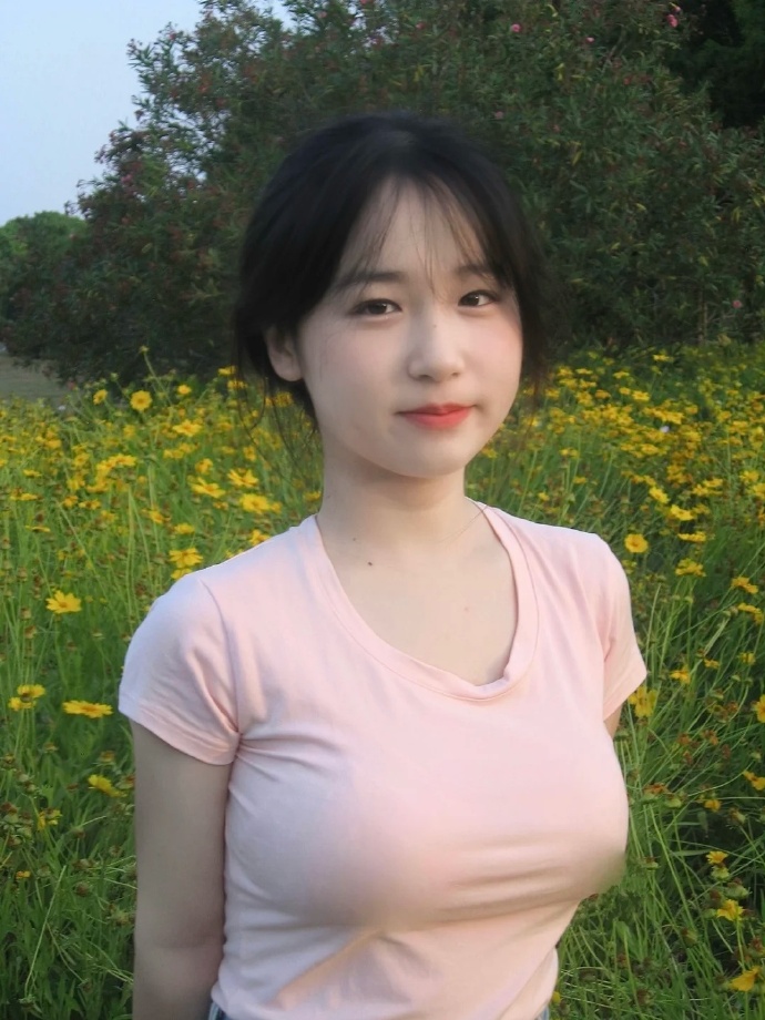 丫头初尝人事OG真人陪房(图1)