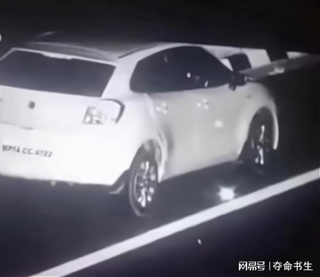 钟监控员勒索2万卢比后将发到网上OG网站印度官员高速野战18分(图1)