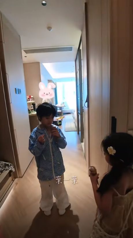 迪娜穿泳装美呆了4岁女儿颜值真的高OG网站姜潮一家人在云南旅游！麦(图2)