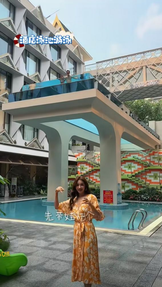 迪娜穿泳装美呆了4岁女儿颜值真的高OG网站姜潮一家人在云南旅游！麦(图7)