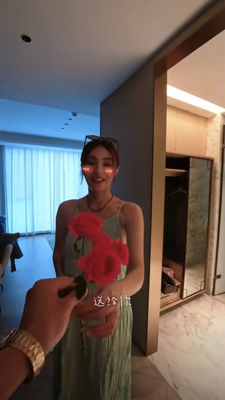 迪娜穿泳装美呆了4岁女儿颜值真的高OG网站姜潮一家人在云南旅游！麦(图6)